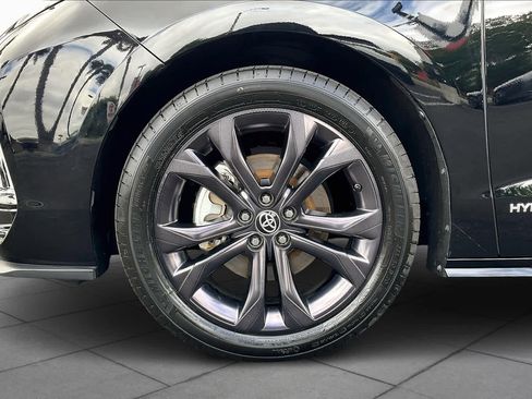 Used 2021 Toyota Sienna XSE w/ XSE Plus Package image 10