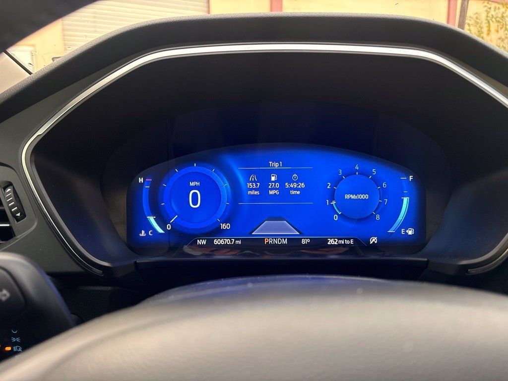 Used 2020 Ford Escape Titanium w/ Titanium Premium Package 2.0 AWD/4WD image 25