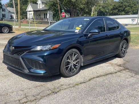Used 2021 Toyota Camry SE FWD image 3