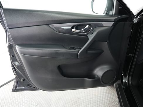 Used 2020 Nissan Rogue SV FWD image 37