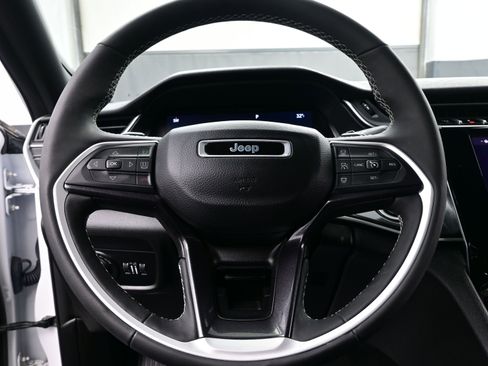 Used 2023 Jeep Grand Cherokee L Laredo image 23