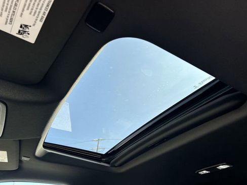 Used 2022 Chevrolet Silverado 1500 High Country w/ Technology Package image 21