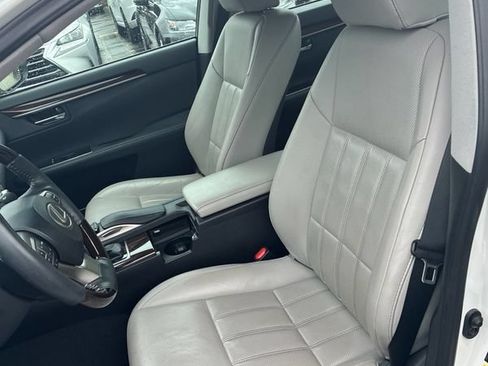 Used 2017 Lexus ES 350 w/ Luxury Package FWD image 4