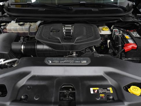Used 2024 Jeep Wagoneer Series III w/ Premium Group I AWD/4WD image 38