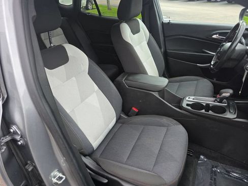 Used 2024 Chevrolet Trax RS FWD image 10