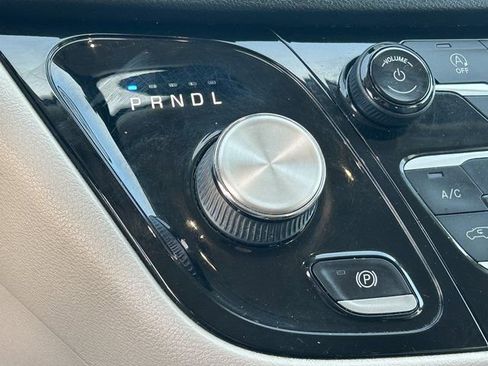 Used 2021 Chrysler Voyager Lxi image 14