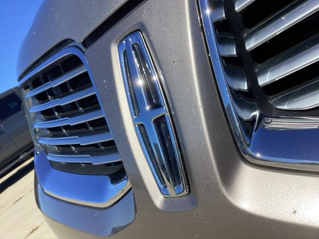 Used 2016 Lincoln MKX Reserve w/ Luxury Package AWD/4WD image 4