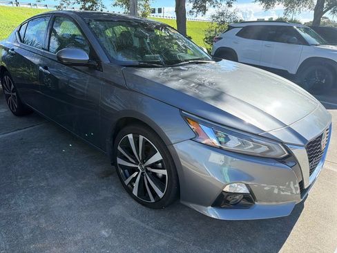 Used 2019 Nissan Altima 2.5 Platinum AWD/4WD image 2