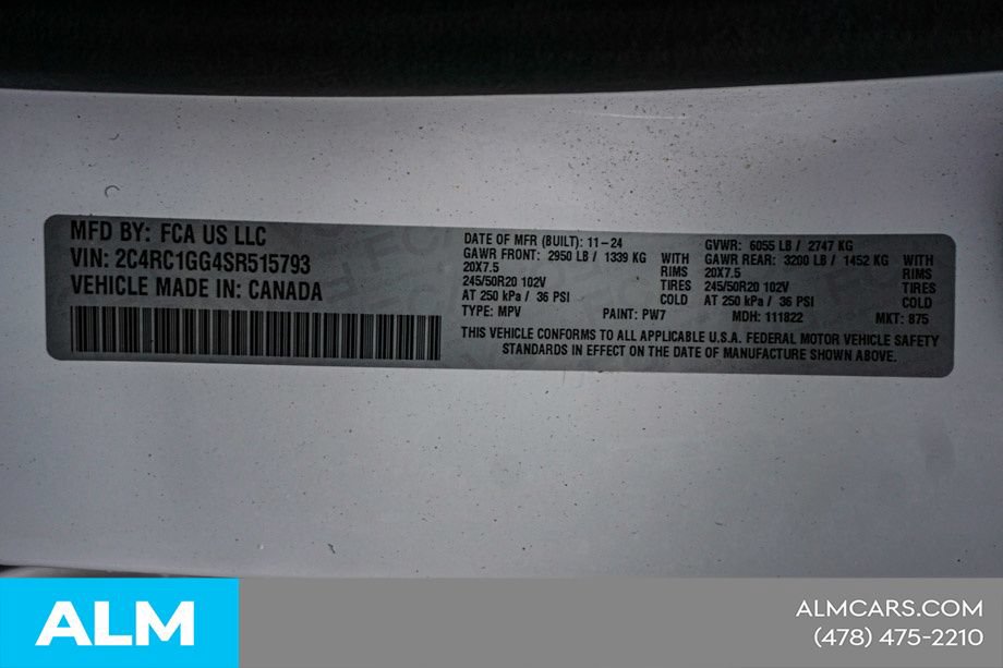 Used 2025 Chrysler Pacifica Limited FWD image 58