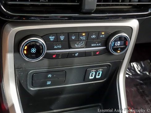 Used 2022 Ford EcoSport Titanium image 16