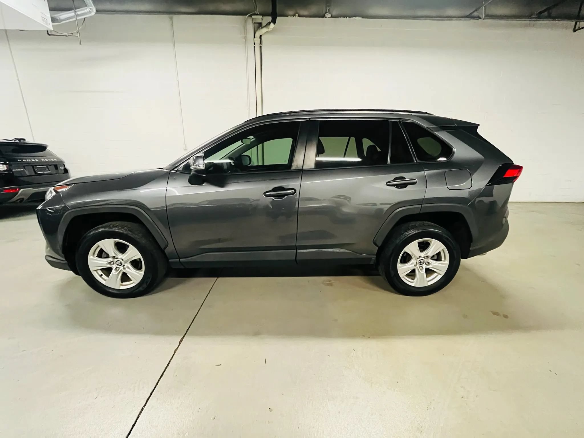Used 2021 Toyota RAV4 XLE FWD image 5