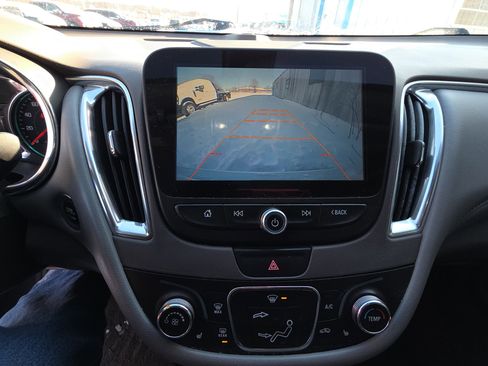 Used 2017 Chevrolet Malibu LT w/ Leather Package image 11