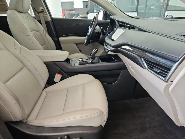 Used 2022 Cadillac XT4 Premium Luxury w/ Enhanced Visibility Package FWD image 28