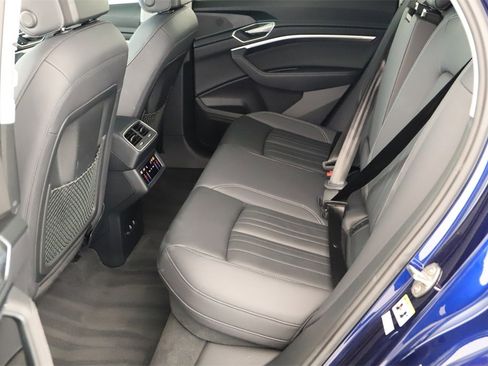 Certified 2022 Audi e-tron Premium image 28
