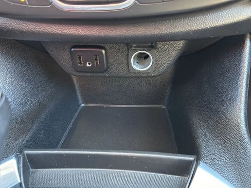 Used 2019 Chevrolet Traverse LT image 19