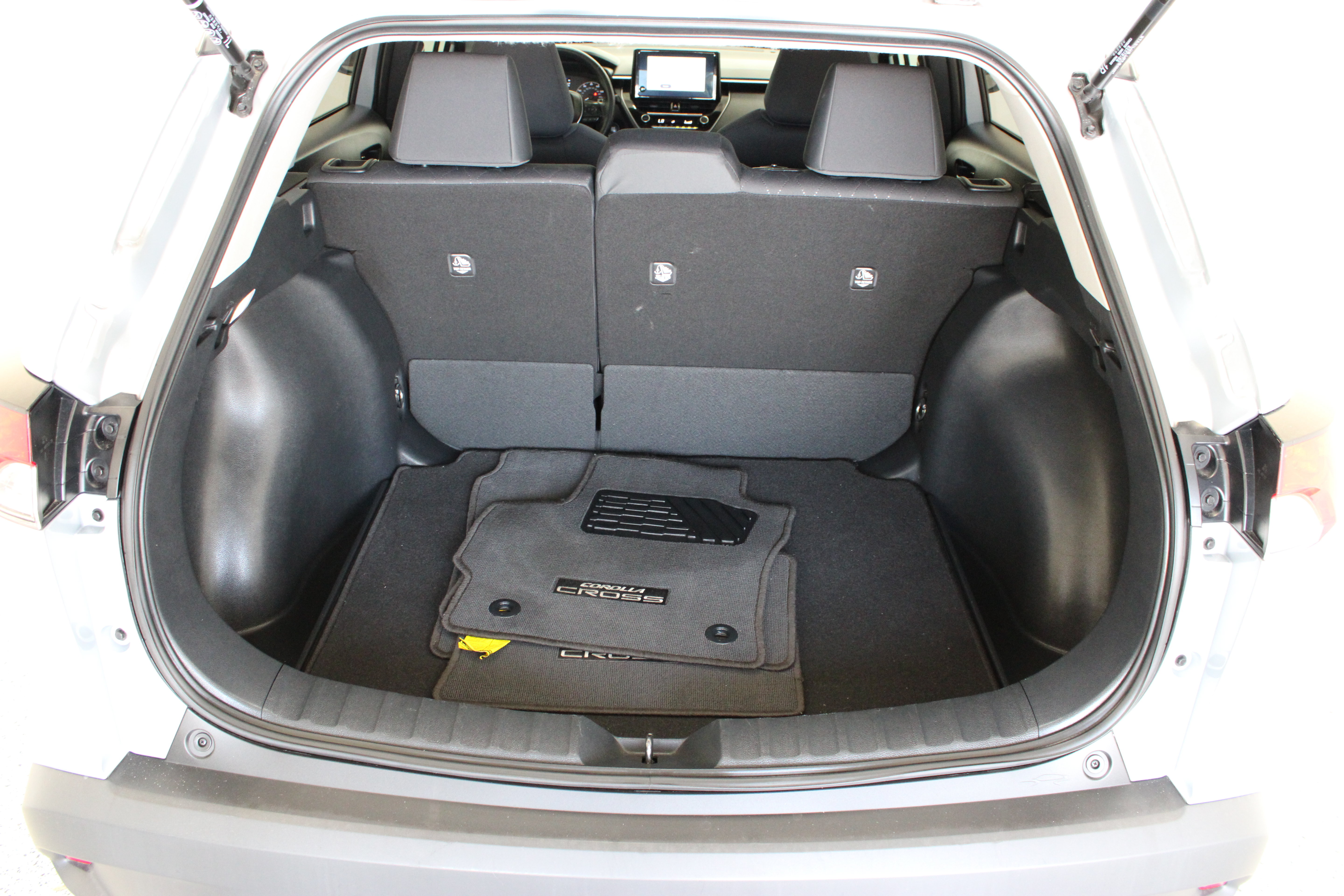 Used 2024 Toyota Corolla Cross LE FWD image 30