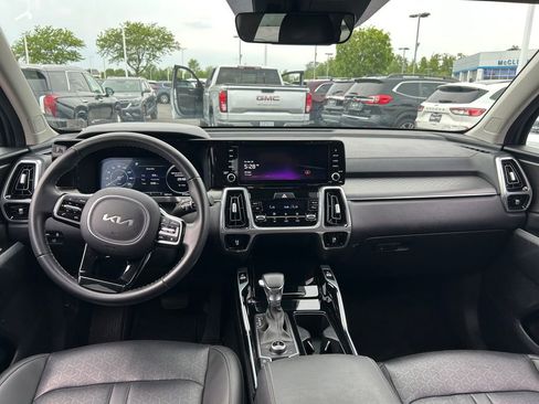 Certified 2023 Kia Sorento SX AWD/4WD image 9