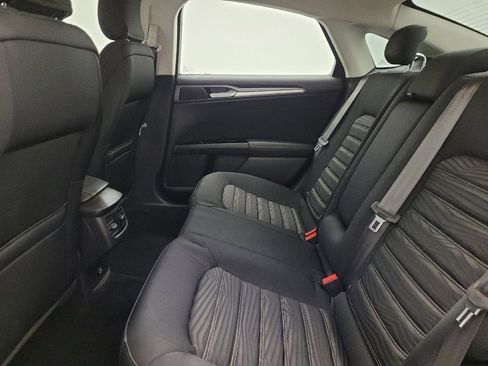 Used 2016 Ford Fusion SE image 18