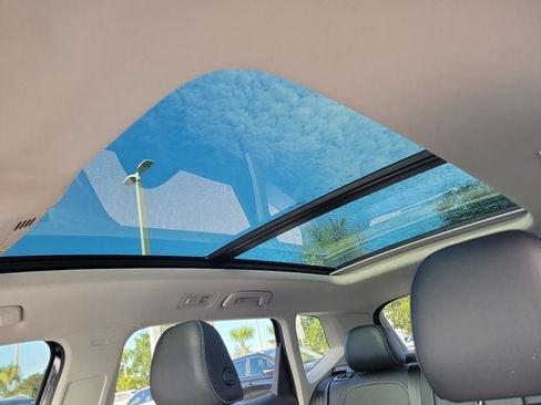 Certified 2023 Volkswagen Taos SE w/ Panoramic Sunroof Package FWD image 29