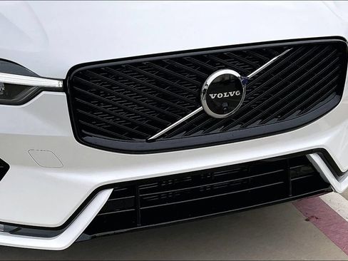 New 2026 Volvo XC60 B5 Plus w/ Protection Package Premier AWD/4WD image 36