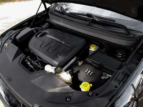 Used 2021 Jeep Cherokee Limited w/ Mopar Interior Package image 61