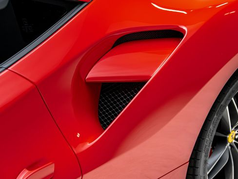 Used 2018 Ferrari 488 GTB RWD image 25