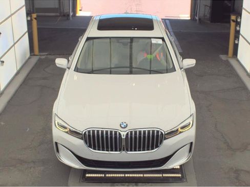 Used 2020 BMW 740i w/ Luxury Rear Seating Package RWD image 3