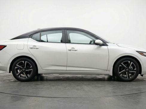 Used 2025 Nissan Sentra SV image 11