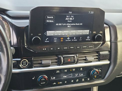 Used 2023 Nissan Pathfinder SL image 11