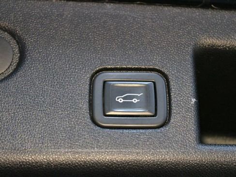 Used 2020 Chevrolet Equinox LT FWD image 18