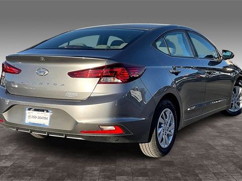 Used 2019 Hyundai Elantra SE image 2