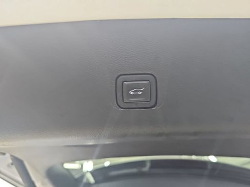 Used 2023 Chevrolet Traverse LT w/ LT Premium Package AWD/4WD image 18