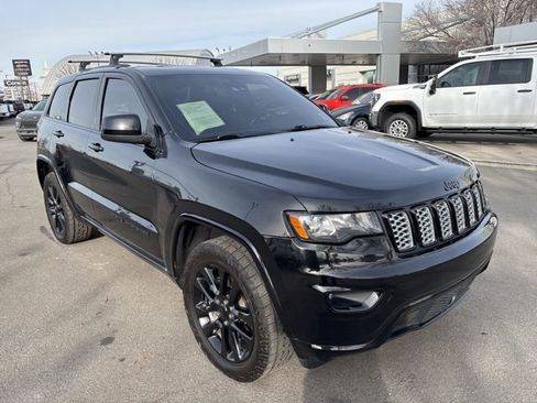 Used 2021 Jeep Grand Cherokee Laredo X image 3