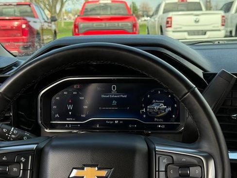 Used 2025 Chevrolet Silverado 2500 LT w/ Convenience Package AWD/4WD image 9