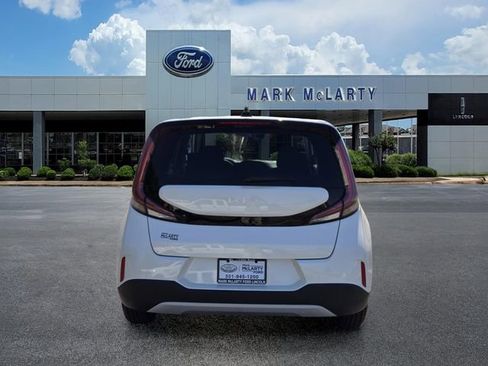 Used 2023 Kia Soul LX FWD image 4