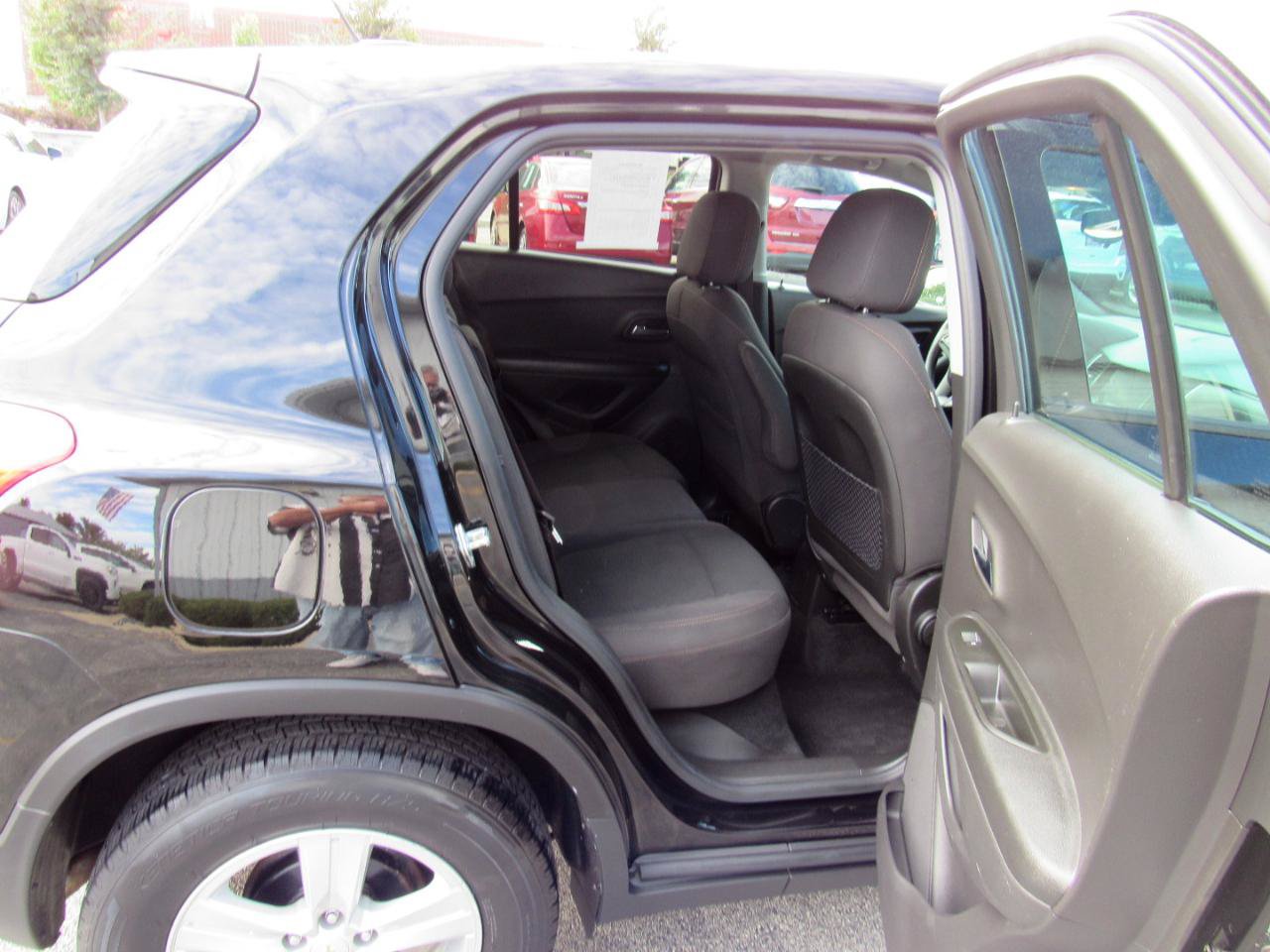 Used 2021 Chevrolet Trax LS w/ Tint and Cruise Package FWD image 29