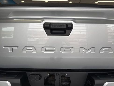 Used 2024 Toyota Tacoma TRD Off-Road image 17