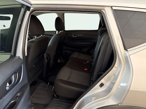 Used 2018 Nissan Rogue SV w/ Sun & Sound Touring Package FWD image 8