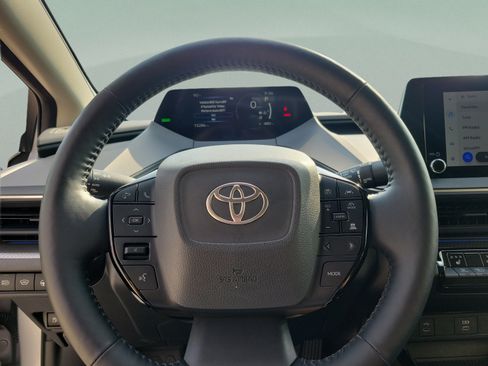 Used 2025 Toyota Prius XLE FWD image 12