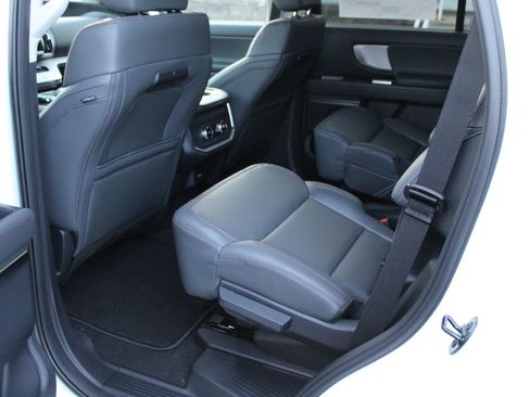 New 2025 Ford Expedition Active image 20