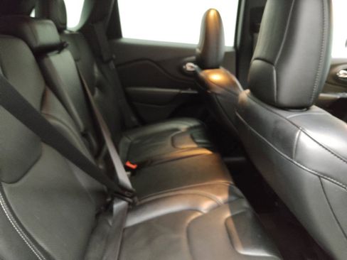 Used 2023 Jeep Cherokee Altitude Lux image 19