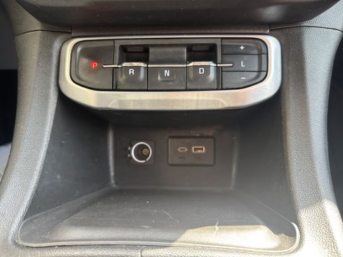 Used 2020 GMC Acadia SLE w/ Driver Convenience Package FWD image 16