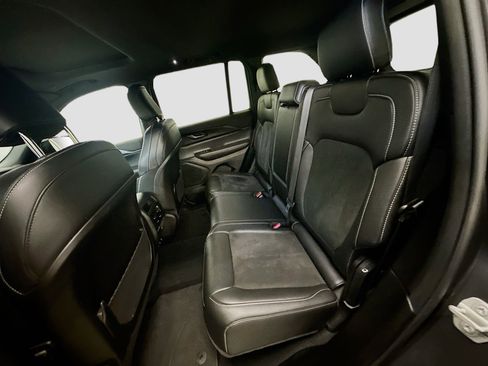 Used 2024 Jeep Grand Cherokee Altitude AWD/4WD image 29