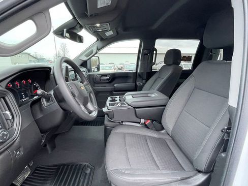 Used 2025 Chevrolet Silverado 2500 Custom w/ Custom Value Package image 3