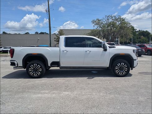 Used 2024 GMC Sierra 2500 Denali Ultimate AWD/4WD image 3