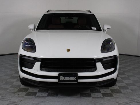 Certified 2022 Porsche Macan image 10