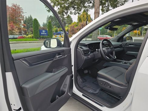 Used 2025 GMC Acadia AT4 w/ Super Cruise Package image 21