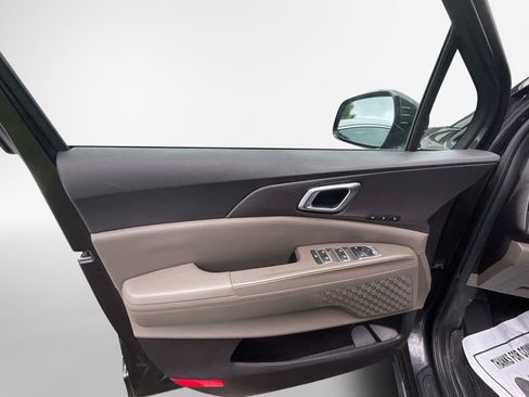 Certified 2025 Kia Carnival EX FWD image 14