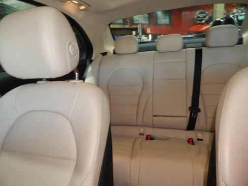 Used 2020 Mercedes-Benz C 300 4MATIC Sedan w/ Premium Package image 31