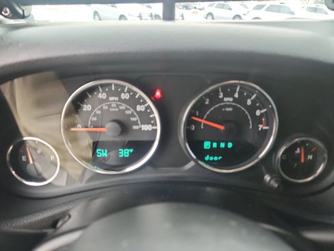 Used 2016 Jeep Wrangler Unlimited Sahara image 11